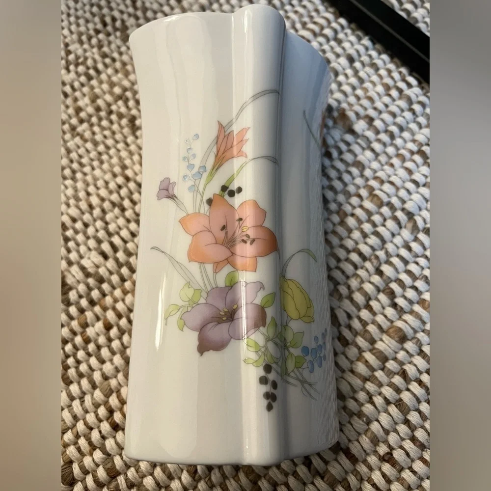 Vintage Toyo Floral Ceramic Vase Cottagecore Grandma Delicate
